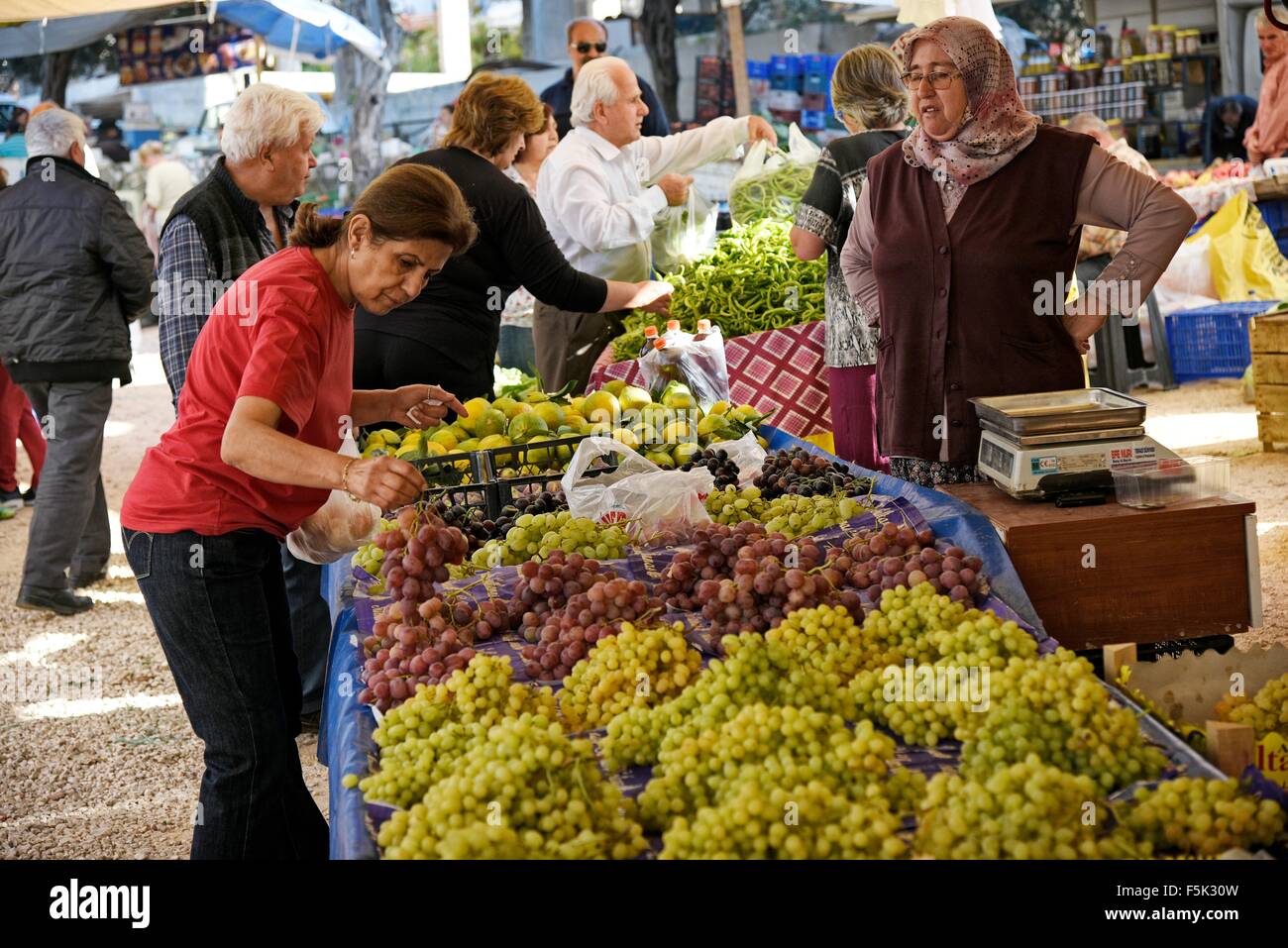 KAS Antalya Türkei frisches Obst und Gemüse zum Verkauf an den Freitagsmarkt Stockfoto