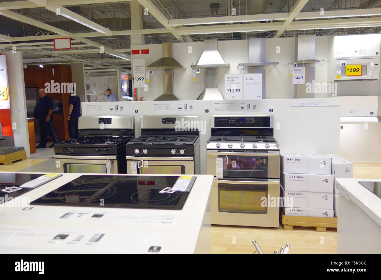 Küchengeräte im Ikea Einrichtungshaus in Toronto, Kanada Stockfoto