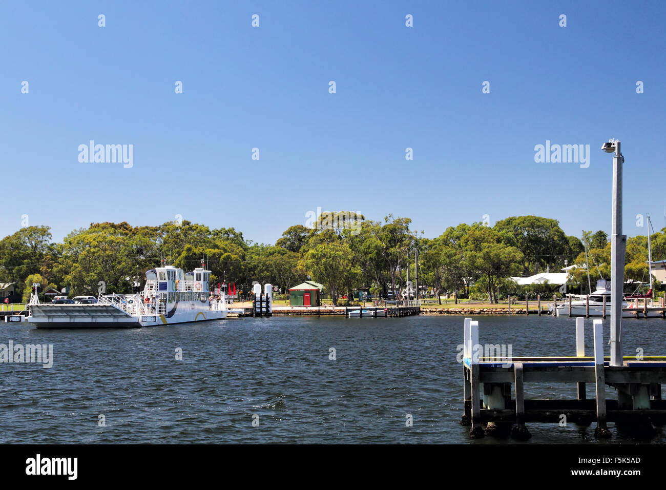 Die Überfahrt von Paynesville Raymond Island im Lake King, Victoria, Australien. Stockfoto