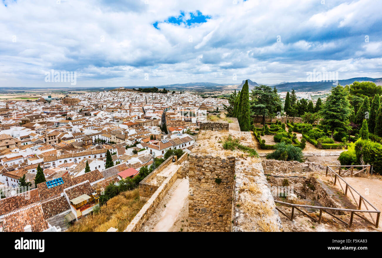 Spanien, Andalusien, Provinz Malaga, Antequera, Blick von den Zinnen der Alczaba Zitadelle. Stockfoto