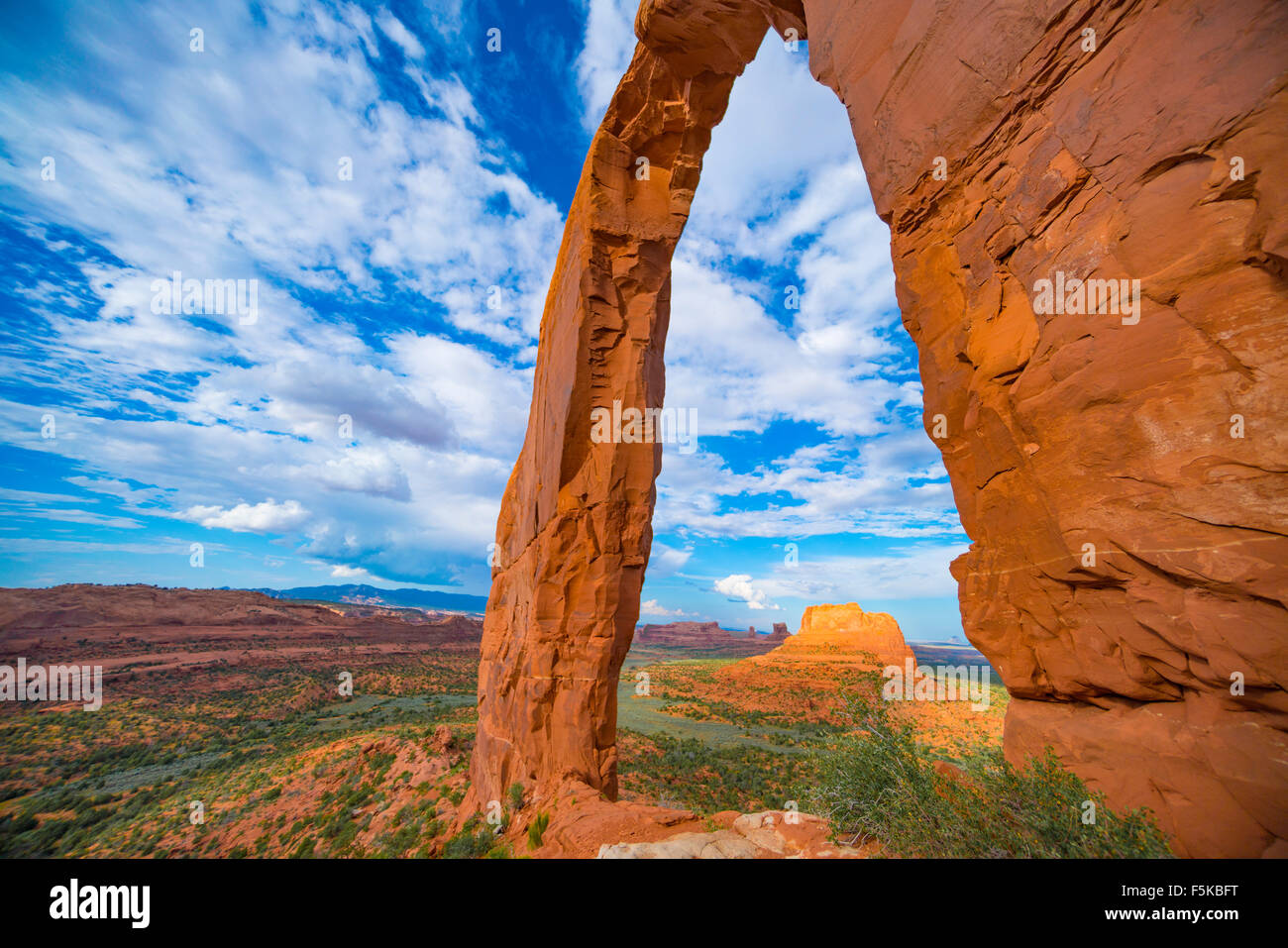 Royal oder Gregg Arch, Navajo Wildlands, Arizona Luckachukai Berge Stockfoto