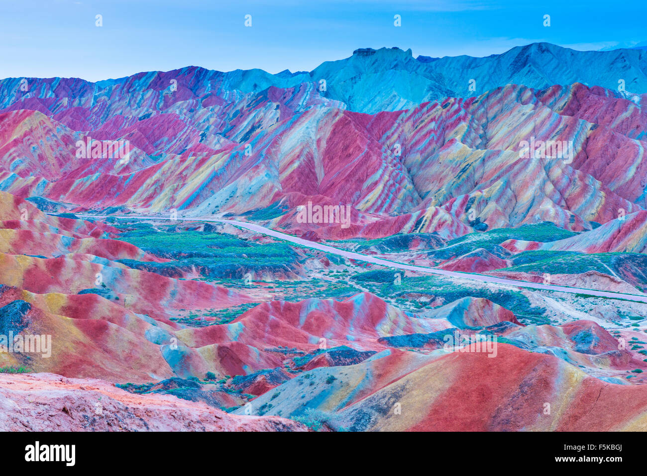 Bunte Formen in der Provinz Gansu Zhanhye Danxie Geo Park, China, erodiert Ballands in Muliple Farben Stockfoto