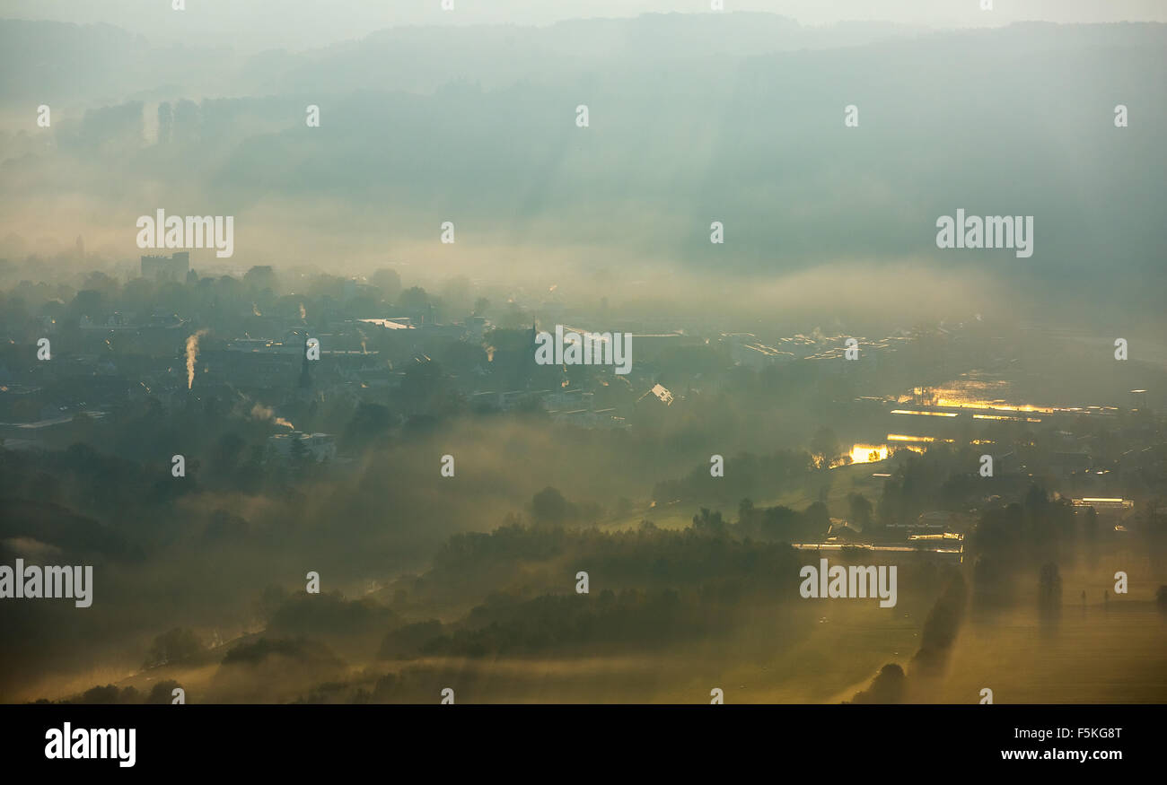 Das Ruhrgebiet, idyllische Aussicht auf die Kettwig am Mintarder Ruhrauen, Herbststimmung Morgen Stimmung, Essen-Kettwig, Stockfoto