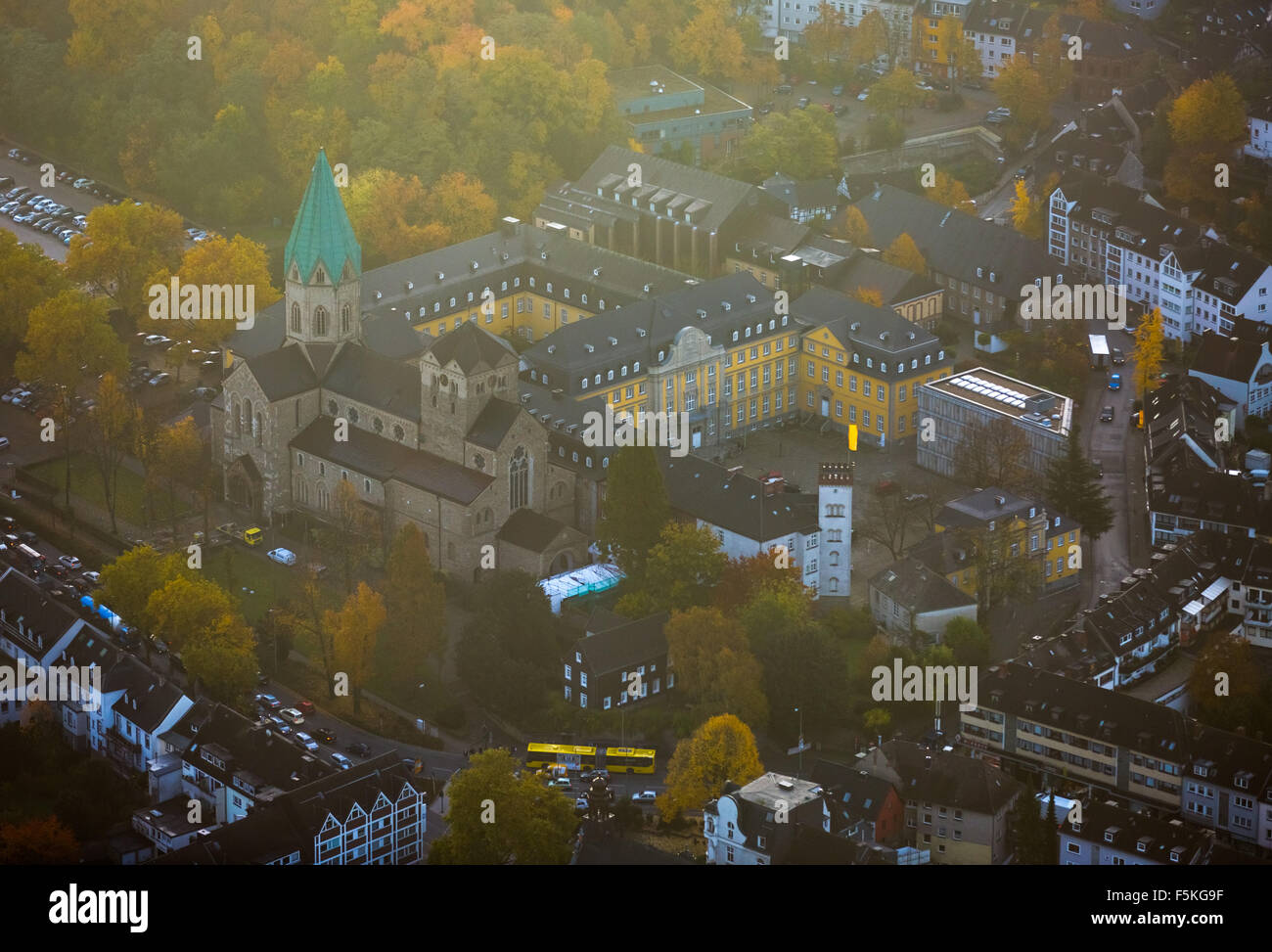 Folkwang-Schule, Folkwang-Hochschule in Essen-Werden Werden, Schule der schönen Künste, Schule der Künste, Abteikirche, Basilika, Stockfoto