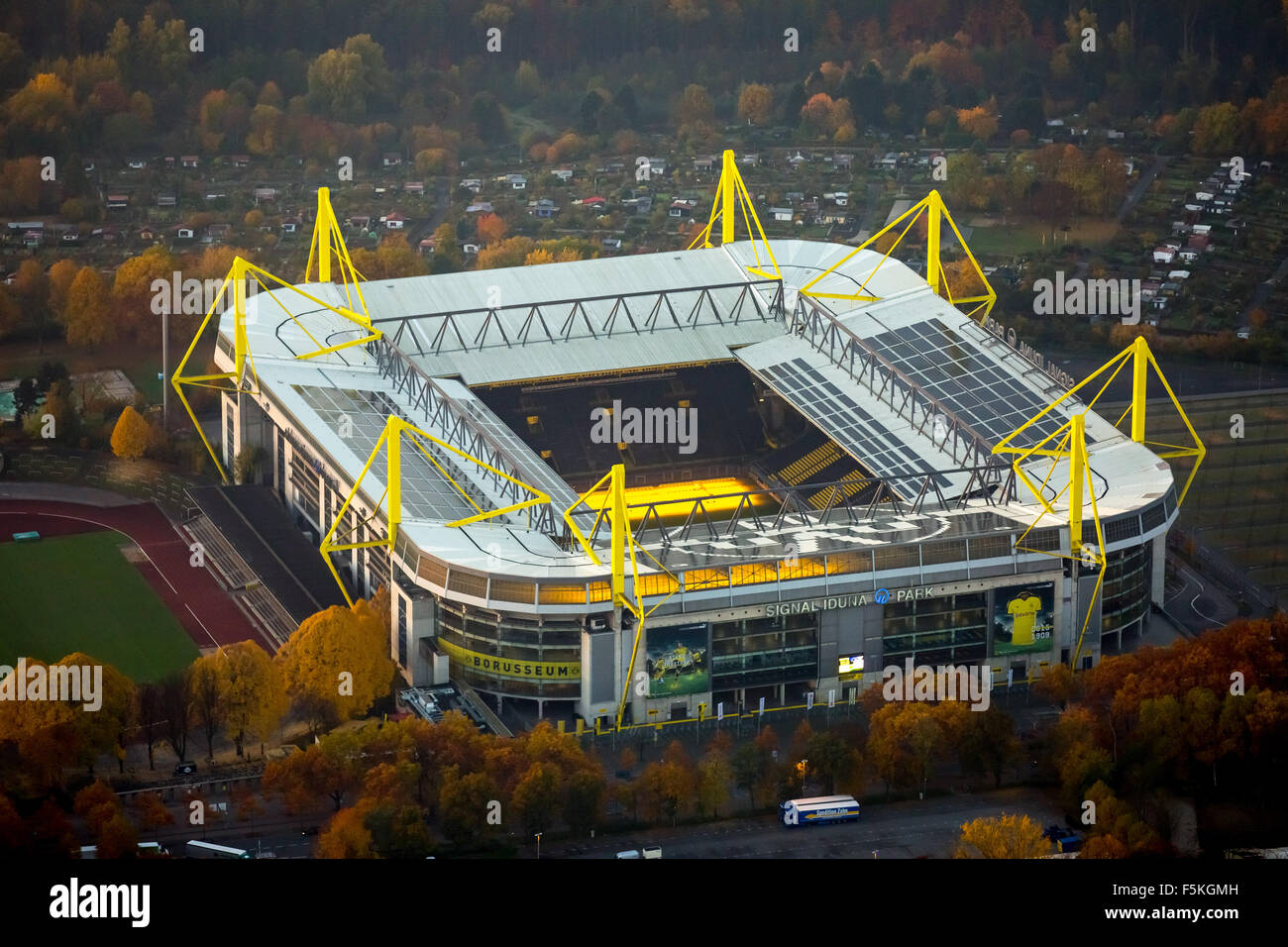 Signal-Iduna-Park, Signal-Iduna-Park, Borussia Dortmund, BVB O9, Stadion mit Kunstrasen, Heizung, Bundesliga-Fußball-Verein Stockfoto