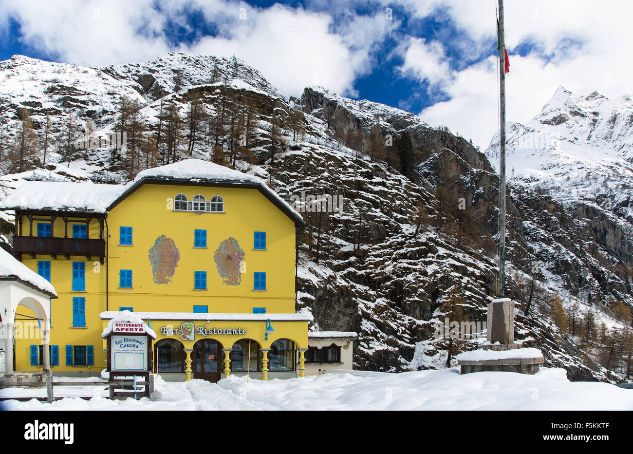 Italien Piemont Val Formazza Hotel historischen Cascata del Toce  Stockfotografie - Alamy