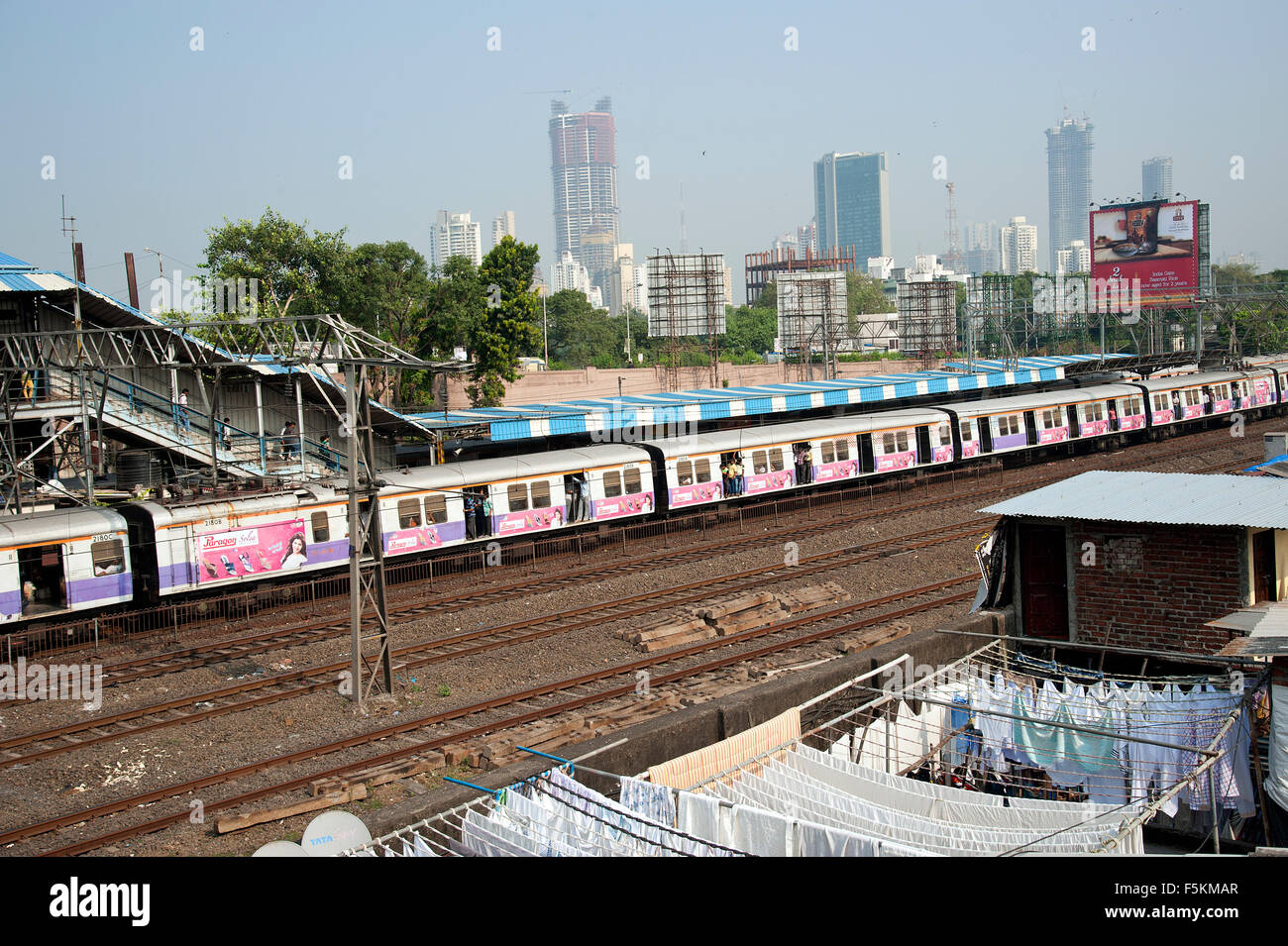 Das Bild der Lokalbahn aufgenommen in Mumbai, Maharashtra, India Stockfoto