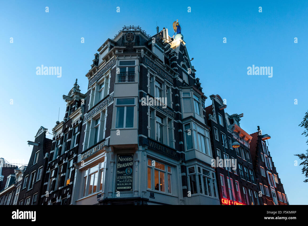 Grachtenhäuser in Old Town, Amsterdam, Niederlande Stockfoto