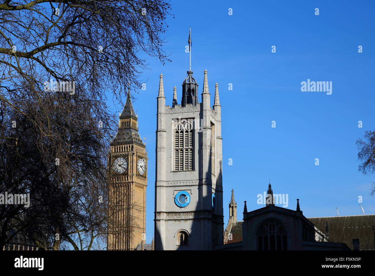 Big Ben, City of Westminster, London, Uk, gegen blauen Himmel Stockfoto