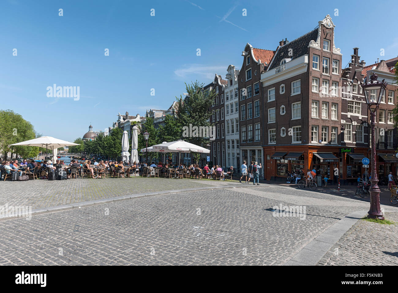 Grachtenhäuser in Old Town, Amsterdam, Niederlande Stockfoto