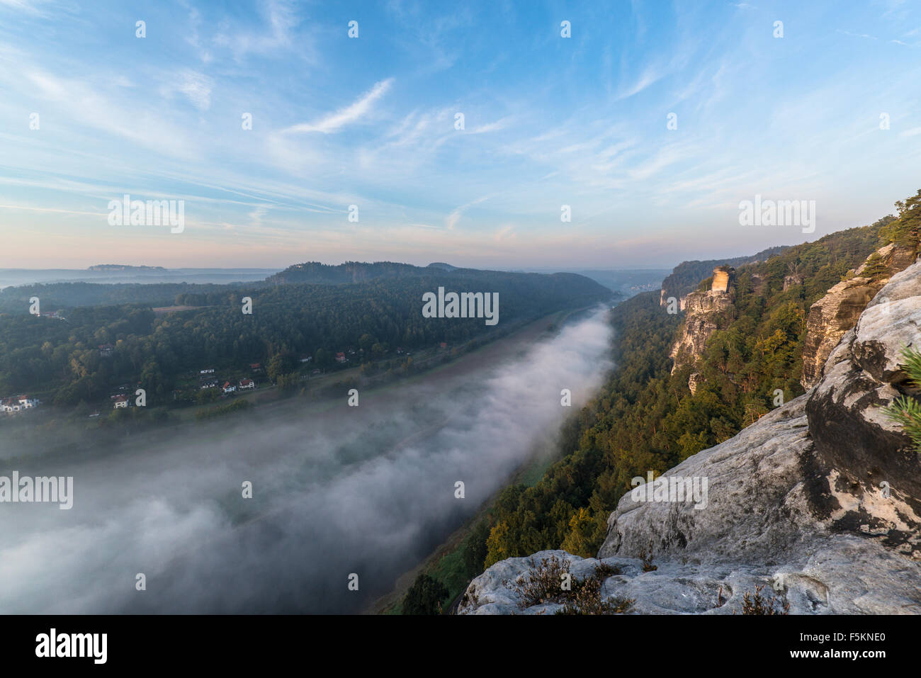 Elbtal mit Fluss Elbe, Elbsandsteingebirge, Sachsen, Deutschland Stockfoto