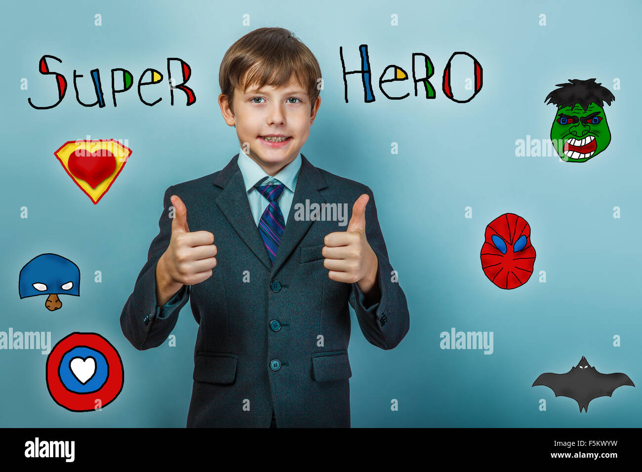 Junge in einem Anzug Stil Büro Anzeichen lächelnd Superhelden und th Stockfoto