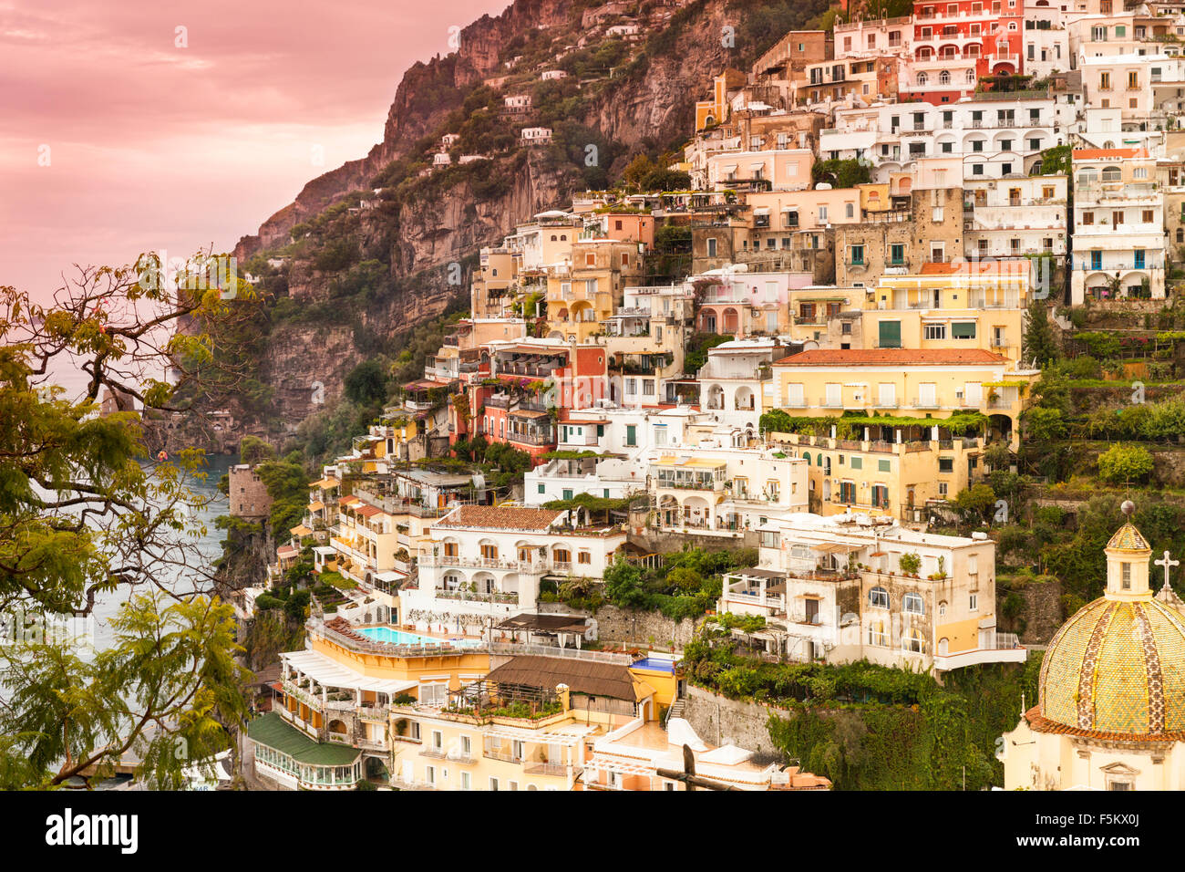 Sonnenuntergang in Positano an der Amalfi Küste in Italien Stockfoto