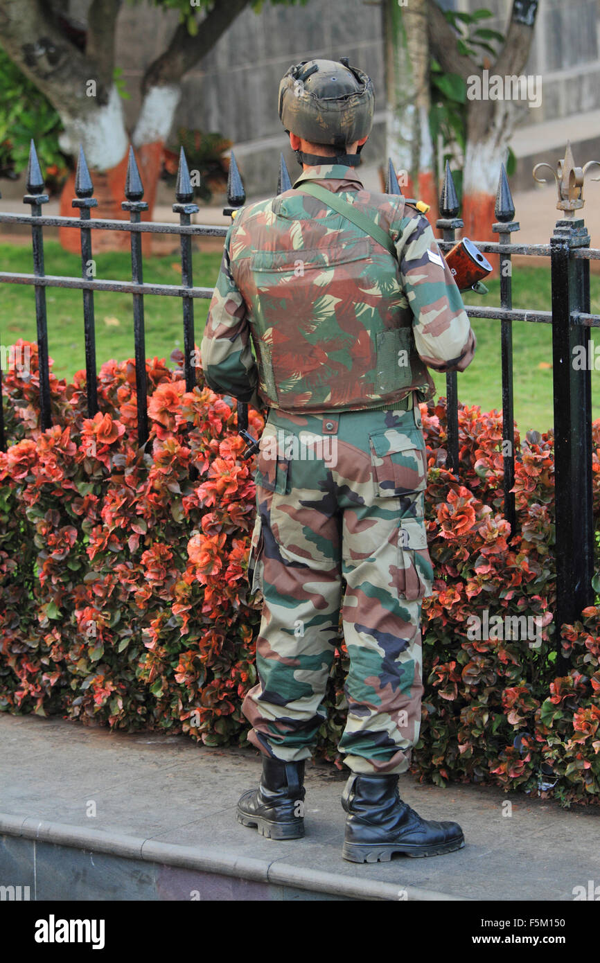 Commando diensthabenden Bewachung Gateway of India, Mumbai, Maharashtra, Indien, Asien Stockfoto