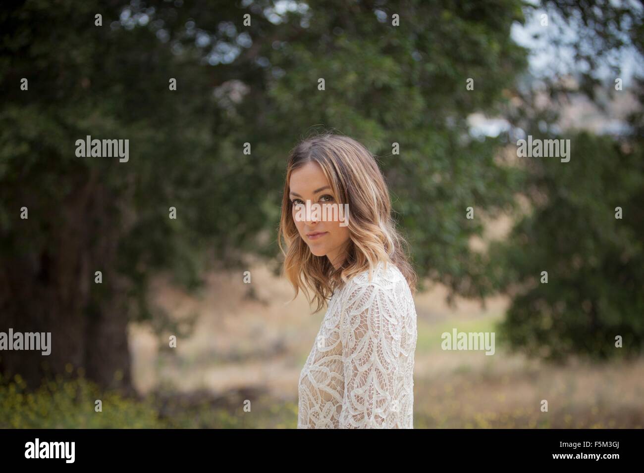 Frau im Park, Stoney Point, Topanga Canyon, Chatsworth House, Los Angeles, Kalifornien, USA Stockfoto