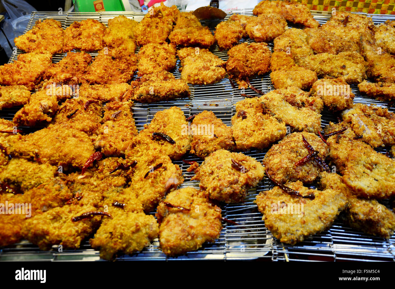 Fried eingelegter Fisch zum Verkauf auf Markt Stockfoto