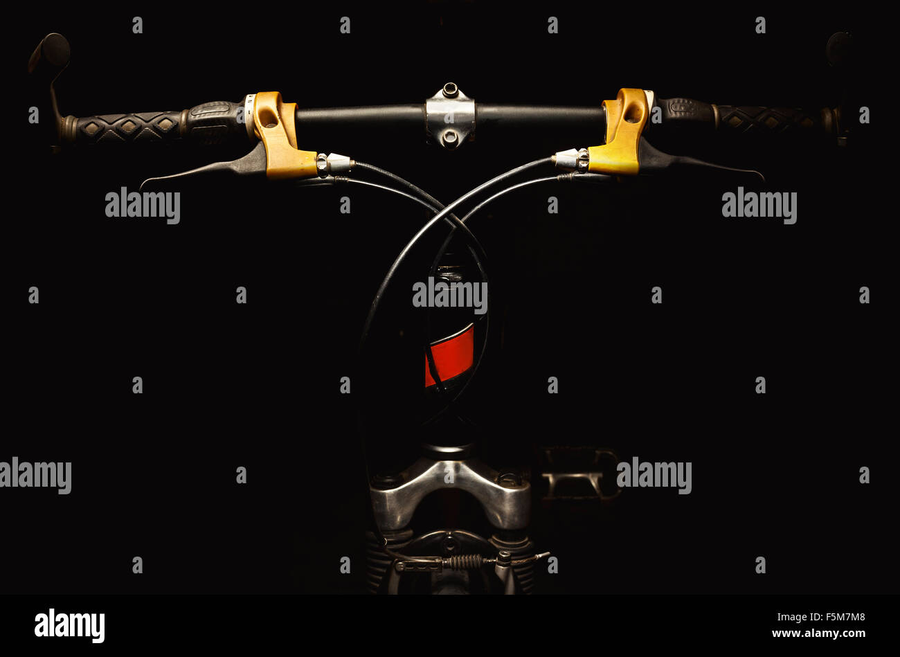 Bestandteil einer modernen Sport Fahrrad, akzentuierten Formen mit Beleuchtung. Stockfoto