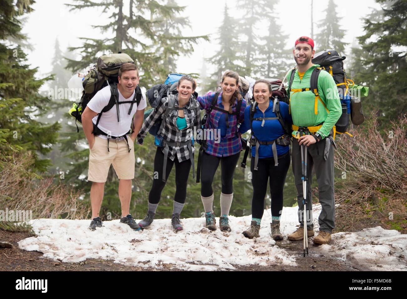 Gruppe von Freunden auf Wanderung, See Blanco, Washington, USA Stockfoto