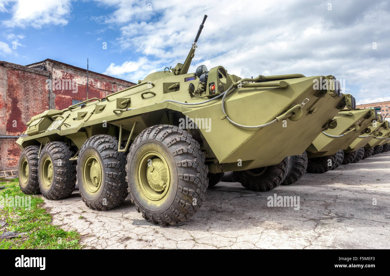 Russische Armee BTR-80 gepanzerte Radfahrzeuge Mannschaftswagen Stockfoto