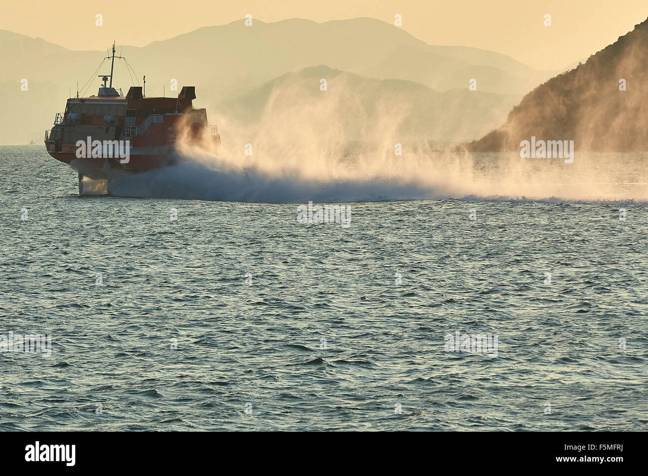 TurboJET Jetfoil unterwegs von Macao nach Hongkong. Stockfoto