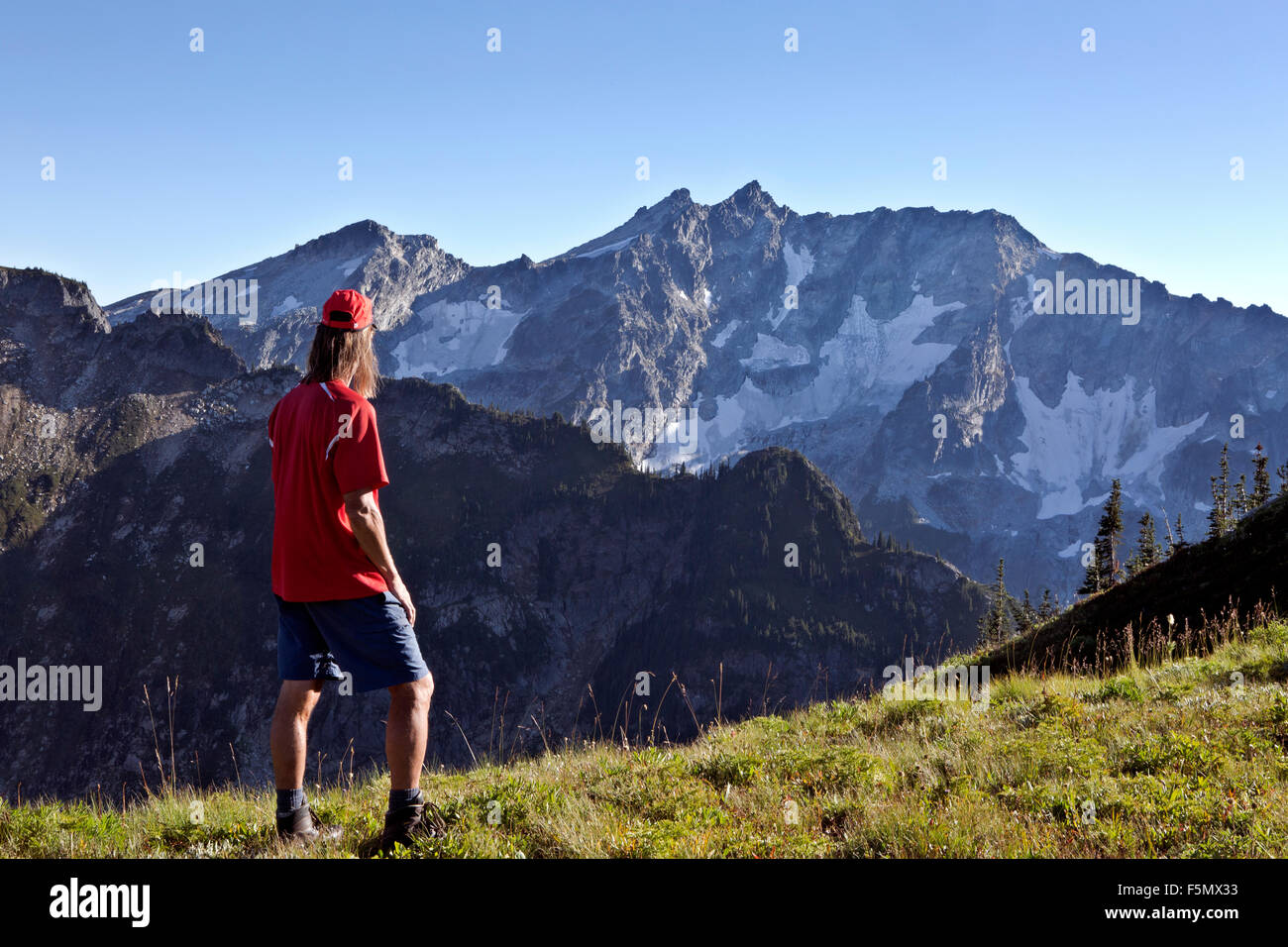 WA10897-00... WASHINGTON - Cirque Berg aus dem Kamm des Liberty Cap in Glacier Peak Wilderness Area betrachtet. Stockfoto