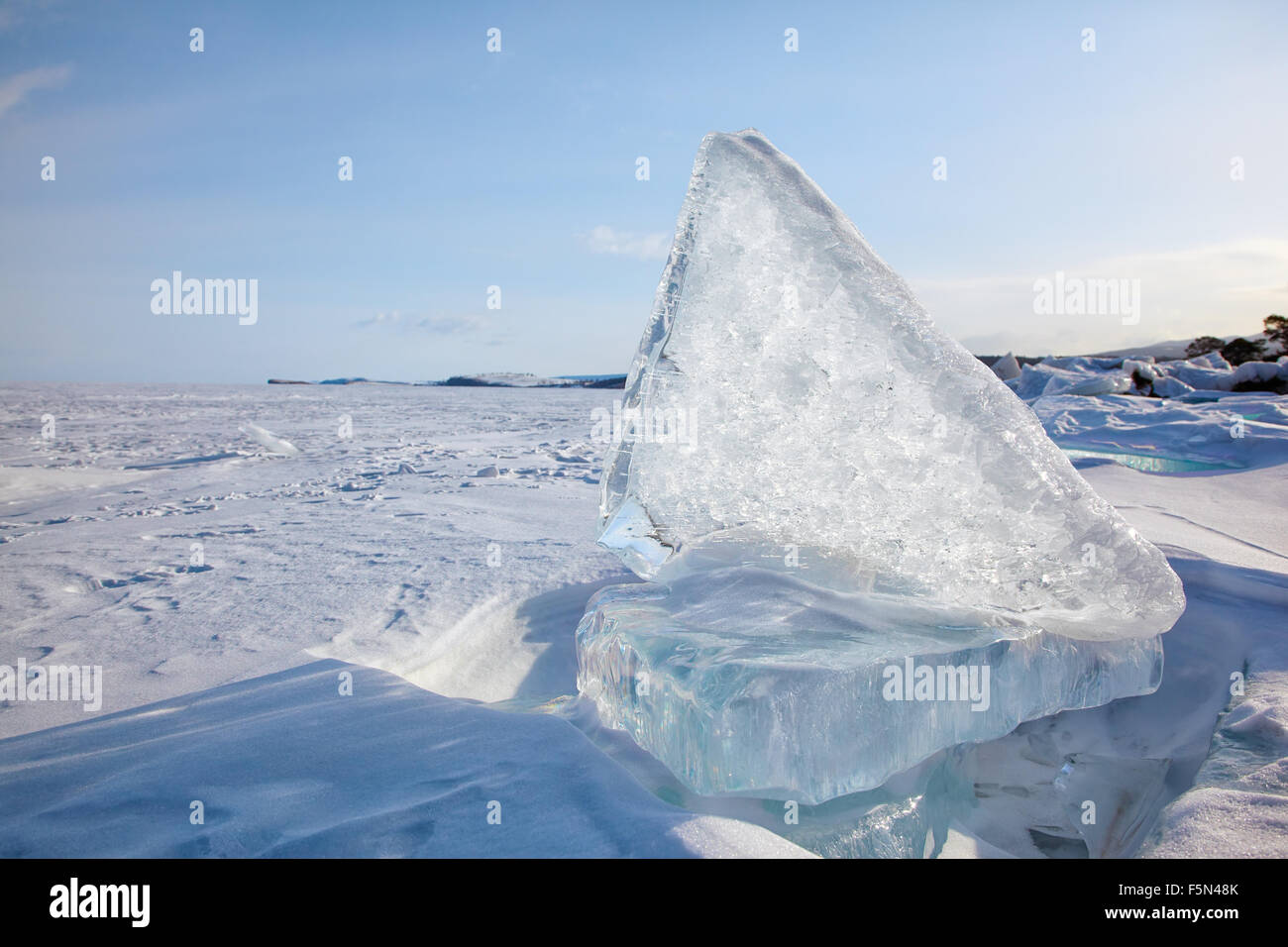 Eisscholle auf Winter-Baikal-See Stockfoto