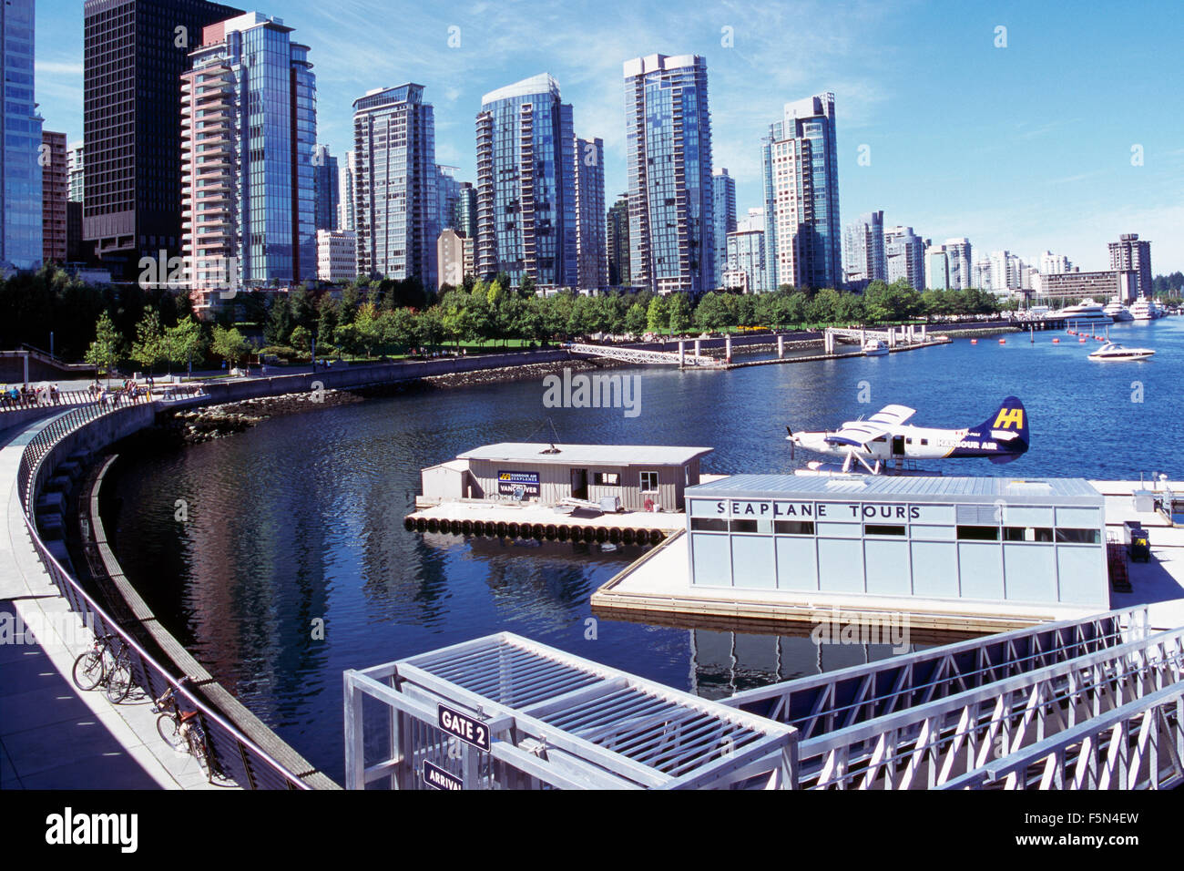 Vancouver, British Columbia, Kanada - Skyline am Coal Harbour, Eigentumswohnung Hochhäuser & Vancouver Harbour Flight Center Stockfoto Vancouver, British Columbia, Kanada - Skyline am Coal Harbour, Eigentumswohnung Hochhäuser & Vancouver Harbour Flight Center Stockfoto
