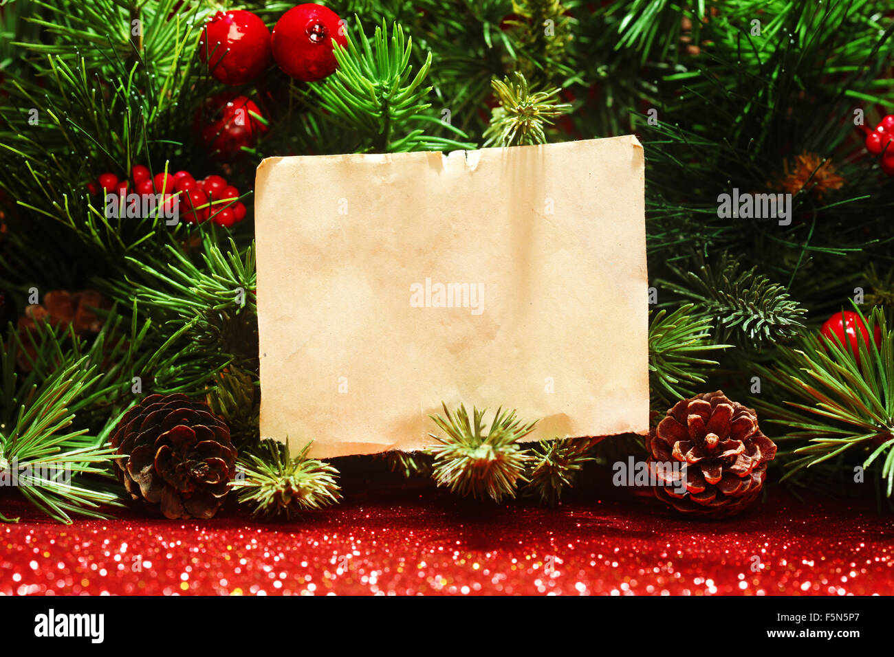 Weihnachten-Äste mit leere Notiz Stockfoto