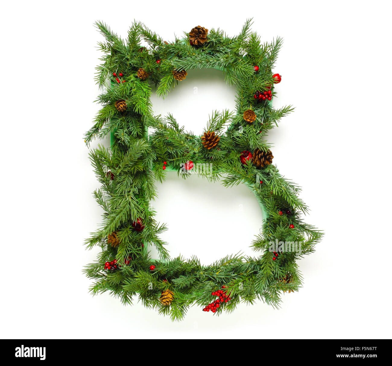 Weihnachten-Buchstaben-Alphabet oder Schriftart gemacht von Tannenzweigen Stockfoto
