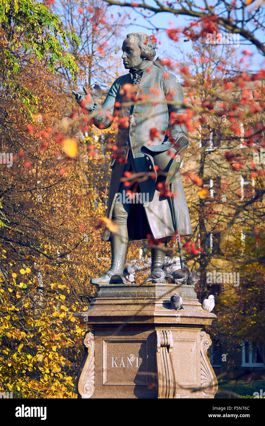 KALININGRAD, Russland - 30. Oktober 2015: Denkmal von Immanuel Kant, deutscher Philosoph, Begründer der deutschen klassischen Philosophie. Stockfoto