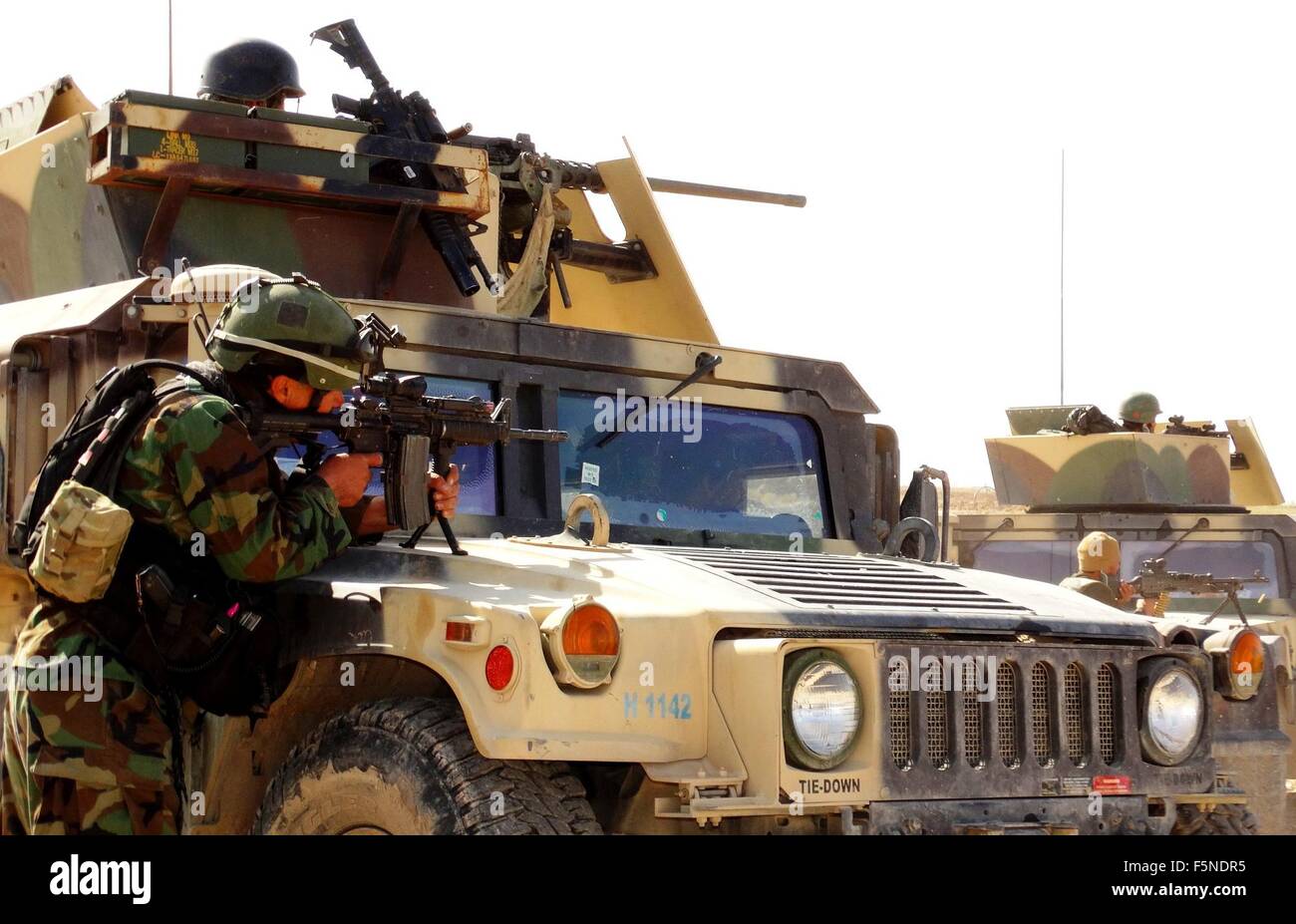 Lashkargah, Afghanistan. 7. November 2015. Afghanische Soldaten nehmen Stellung als afghanische Armee zu starten eine Operation gegen Taliban in der Provinz Helmand, Südafghanistan, 7. November 2015. Während eine militärische Operation in Afghanistan der südlichen Provinz Helmand ein Dutzend der Taliban-Kämpfer getötet wurden, sagte des Landes Verteidigungsministerium am Samstag. Bildnachweis: Safdary/Xinhua/Alamy Live-Nachrichten Stockfoto