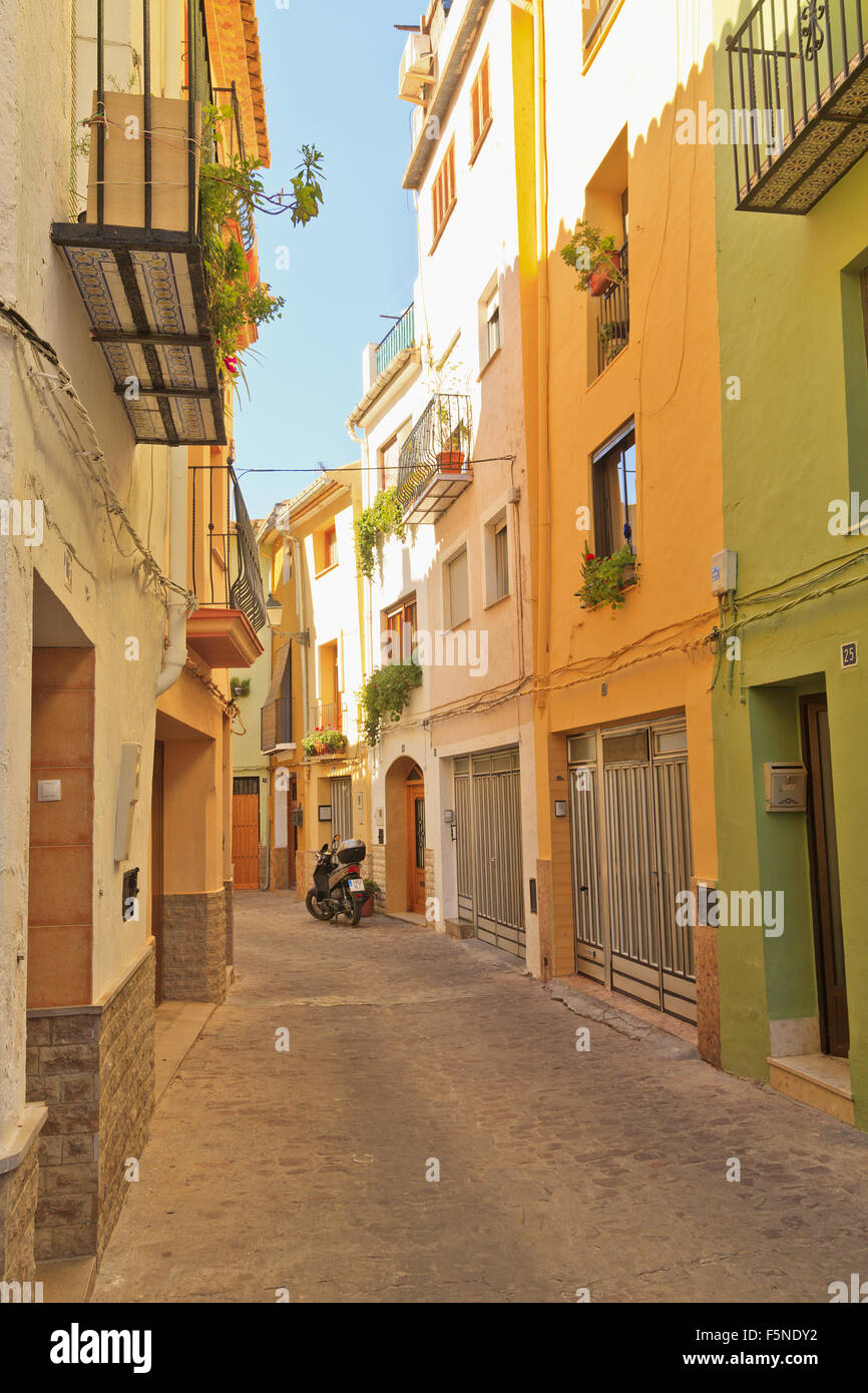 Gasse in der mittelalterlichen Stadt von Segorbe, Spanien Stockfoto