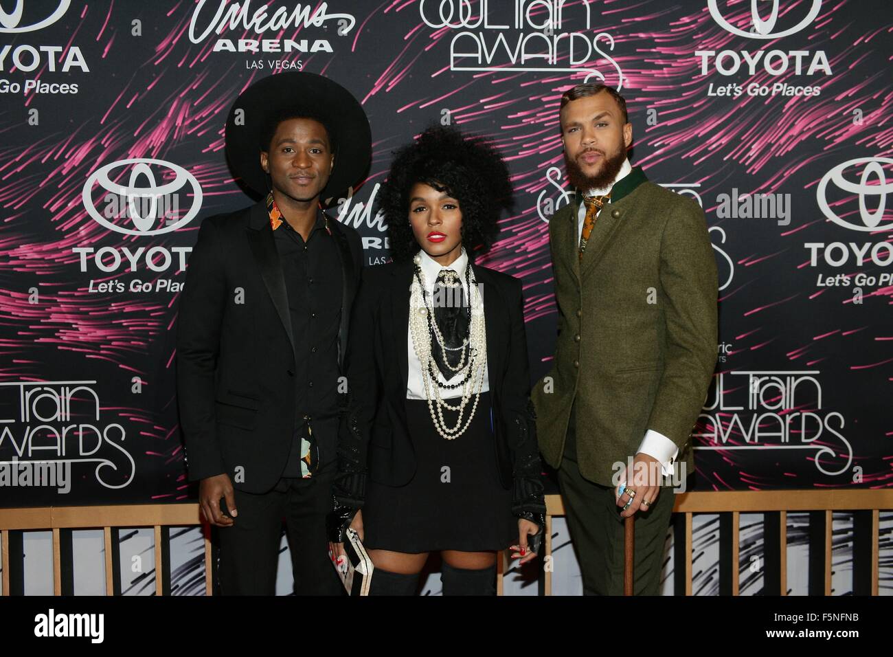 Las Vegas, NV, USA. 6. November 2015. Roman GianArthur, Janelle Monae, Jidenna im Ankunftsbereich Wette Soul Train Awards 2015 - Ankünfte 2, Orleans Arena in Las Vegas, NV 6. November 2015. Bildnachweis: James Atoa/Everett Collection/Alamy Live-Nachrichten Stockfoto