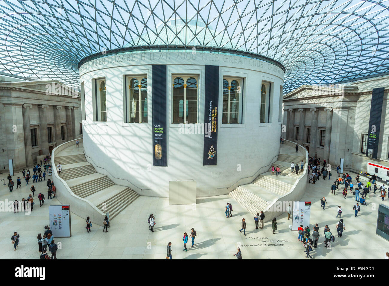 Hohe Betrachtungswinkel der Königin Elizabeth II Great Court, British Museum, Bloomsbury, London, England, UK. Stockfoto