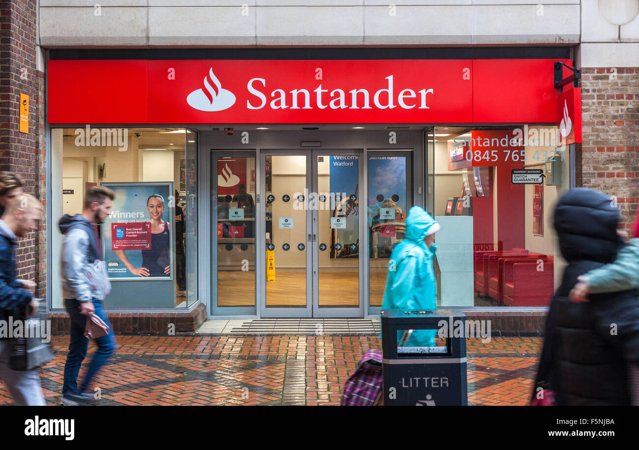 Santander Bank Filiale, Watford, Hertfordshire, England, UK. Stockfoto