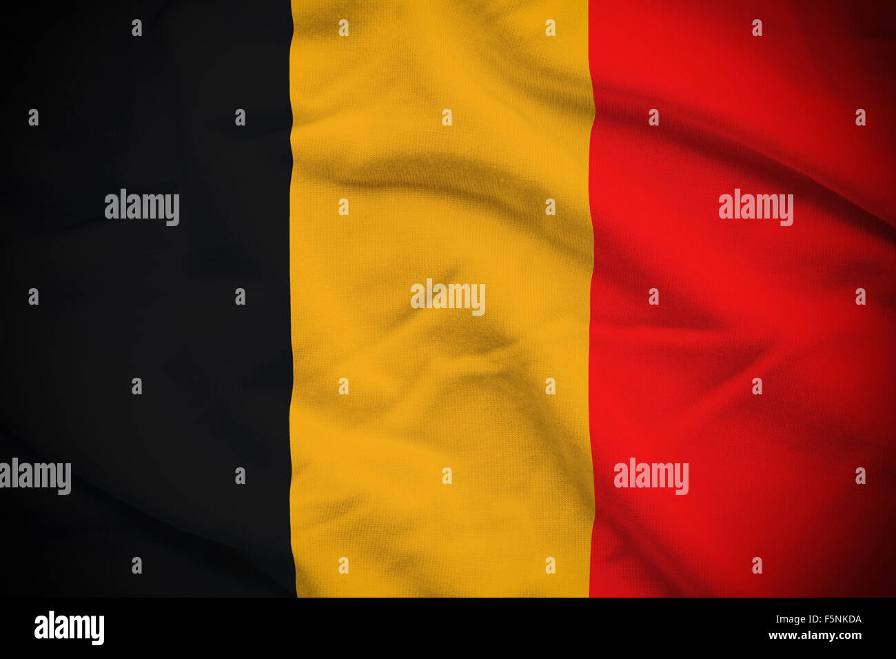 Wellig und wellige Nationalflagge Belgien Hintergrund. Stockfoto
