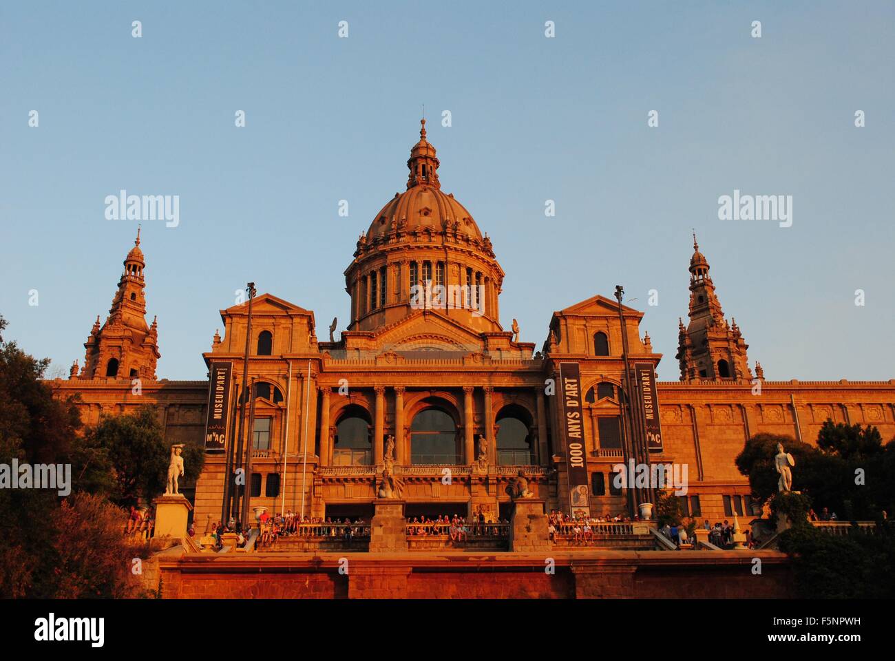 Nationalen Kunstmuseum von Katalonien (MNAC) bei Sonnenuntergang Barcelona, Spanien Stockfoto