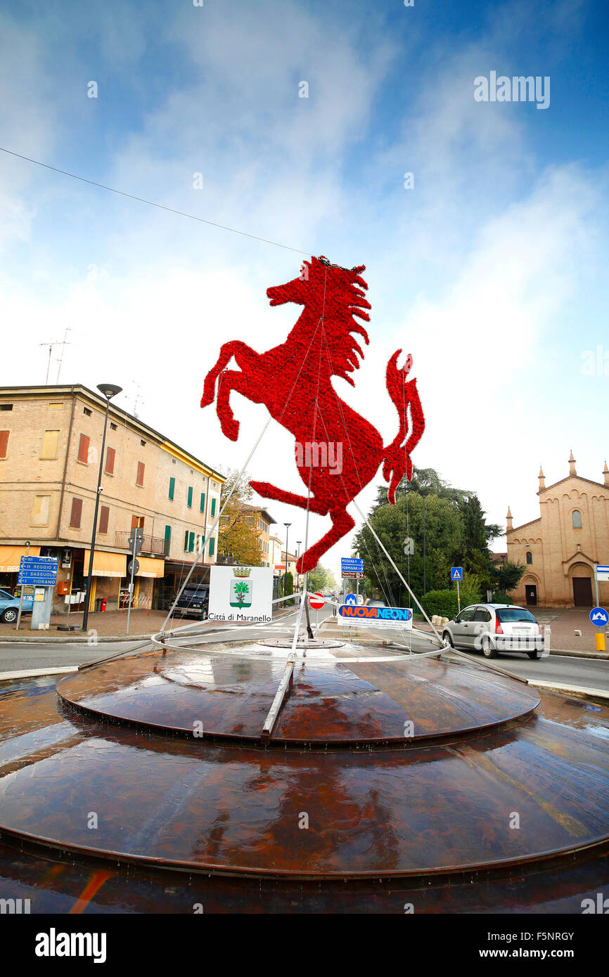 Ferrari springende Pferd im Zentrum von Maranello, Italien. Stockfoto