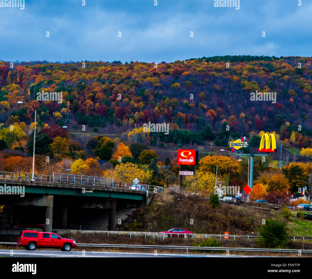 Herbst, Farben, Natur, landschaftlich, Himmel, Laub, dramatische, Perspektive, dramatische Himmel, Mcdonald, rot Stockfoto