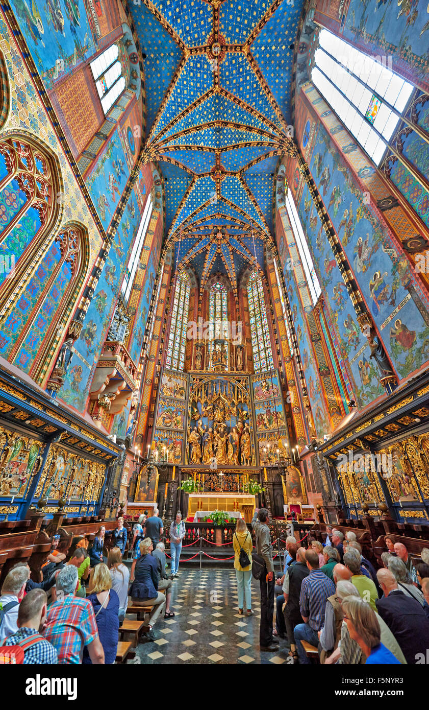 Innenaufnahme mit reichen Verzierungen der Kirche der Gottesmutter angenommen in Himmel oder St. Marien Basilika am Markt Platz von Krakau Stockfoto
