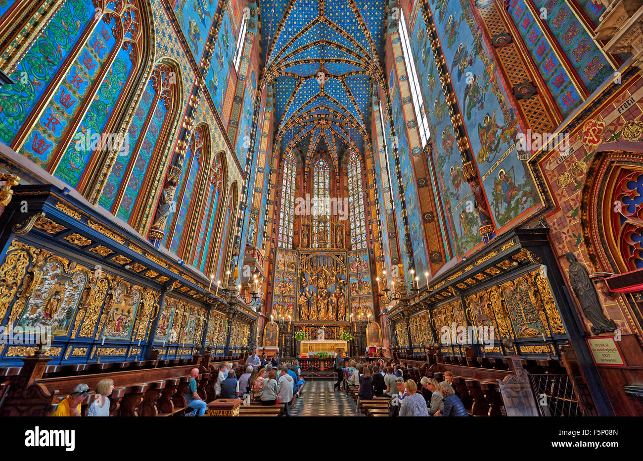 Innenaufnahme mit reichen Verzierungen der Kirche der Gottesmutter angenommen in Himmel oder St. Marien Basilika am Markt Platz von Krakau Stockfoto
