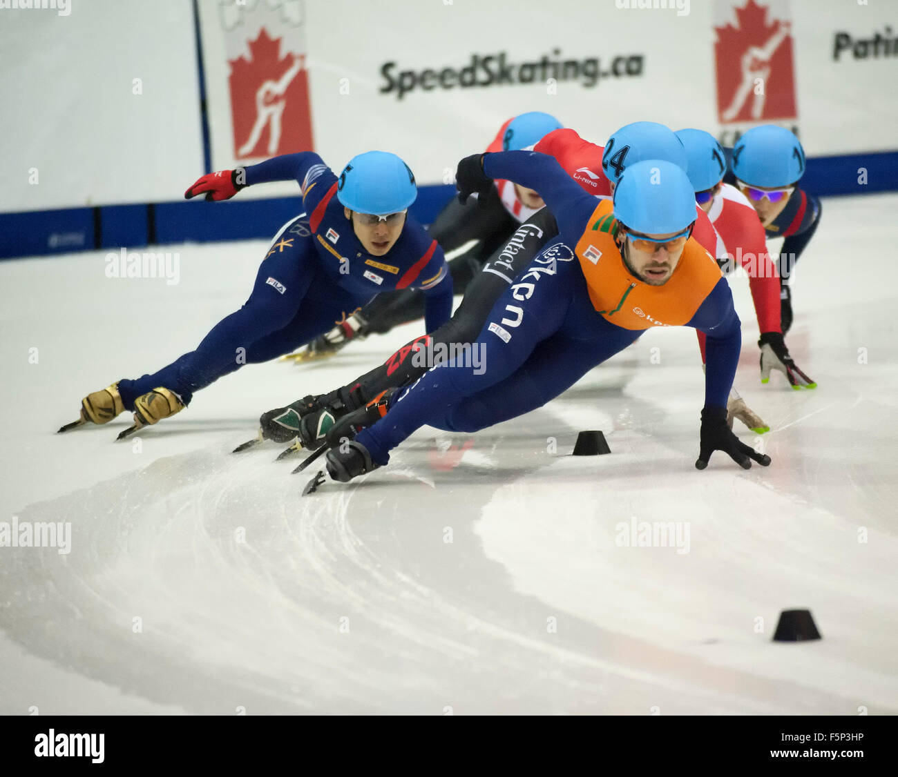 Toronto, Kanada. 7. November 2015: ISU World Cup Short Track, Toronto - führt Sjinkie kniete (1) NED) konkurriert in 1500 m-Finale der Männer. Foto: Peter Llewellyn/Alamy Live-Nachrichten Stockfoto