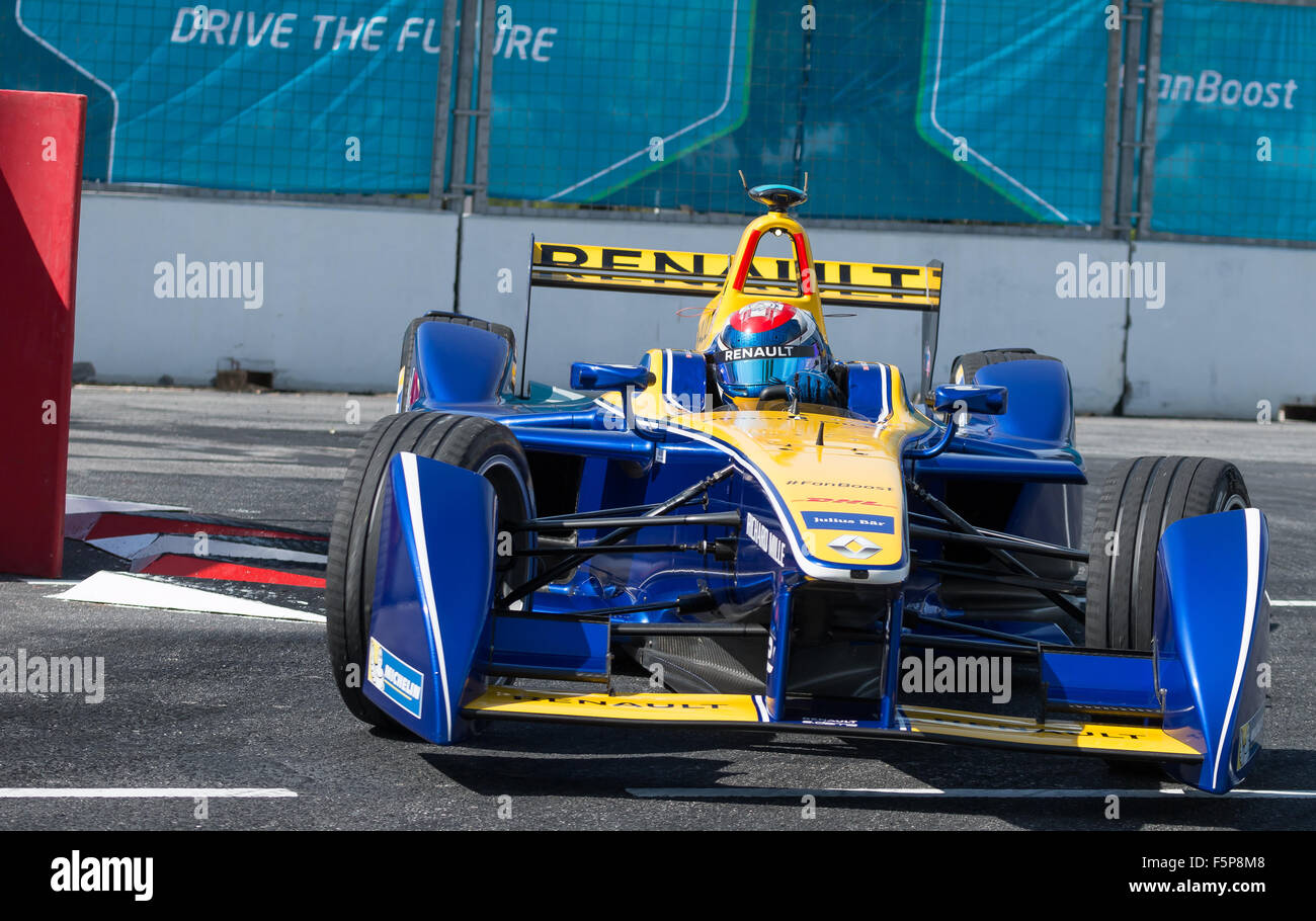 Sebastien Buemi (Renault e.Dams Team) rundet die Haarnadel im Zeittraining für 2015 Formel E ePrix in Putrajaya, Malaysia. Stockfoto