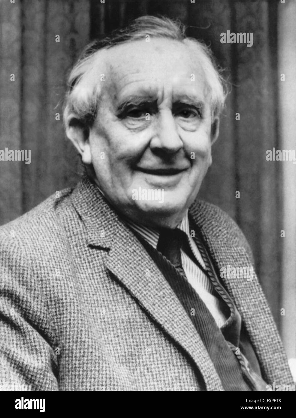 John Ronald Reuel Tolkien (1892-1973), britischer Autor von The Hobbit und der Herr der Ringe, 1967. Stockfoto