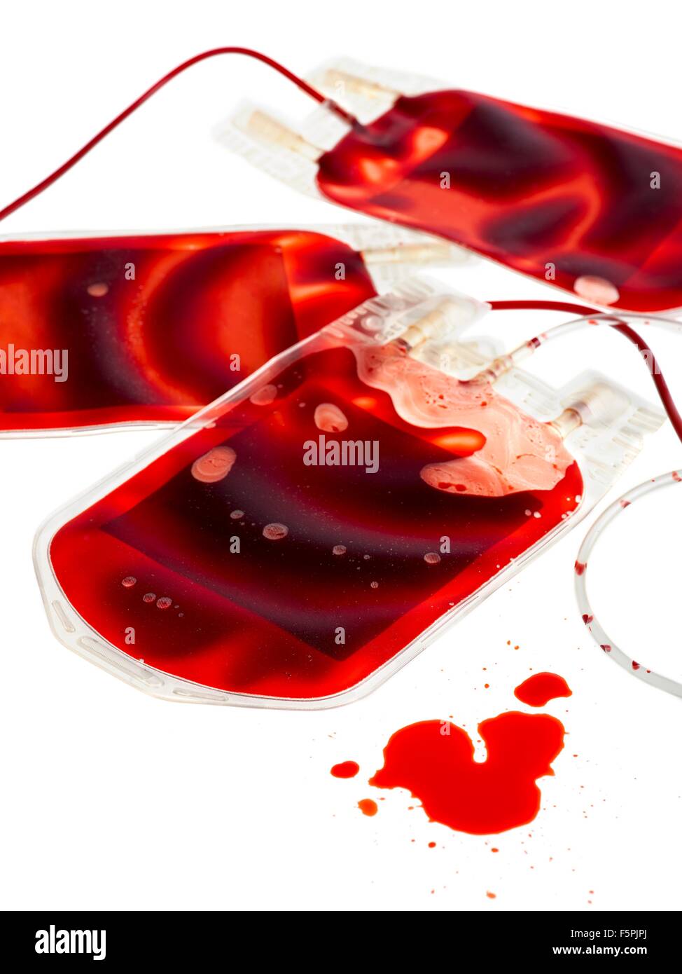 Blutbeutel vor einem weißen Hintergrund. Stockfoto