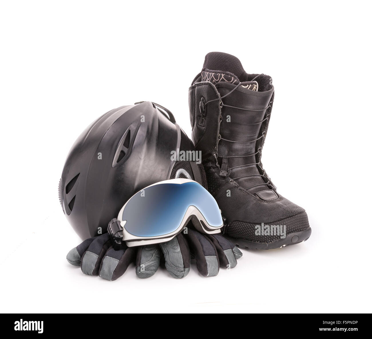 Winter Sportbrille, Snowboard Boot, Helm und Handschuhe auf weiß Stockfoto