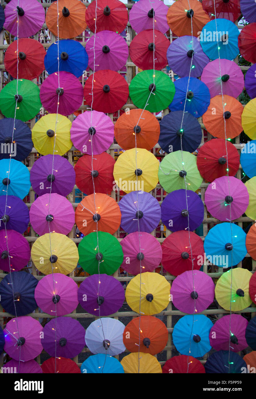 Bunte handgemachte Regenschirm Bo Sang Dorf in der Provinz Chiang Mai, Thailand. Stockfoto