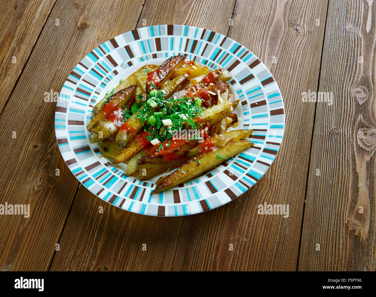 Buffalo Backofen Pommes - amerikanische Tiefe Bratkartoffeln mit sauce Stockfoto