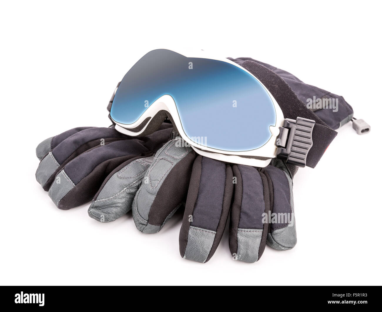 Winter Sportbrille und Handschuhe auf weißem Hintergrund Stockfoto