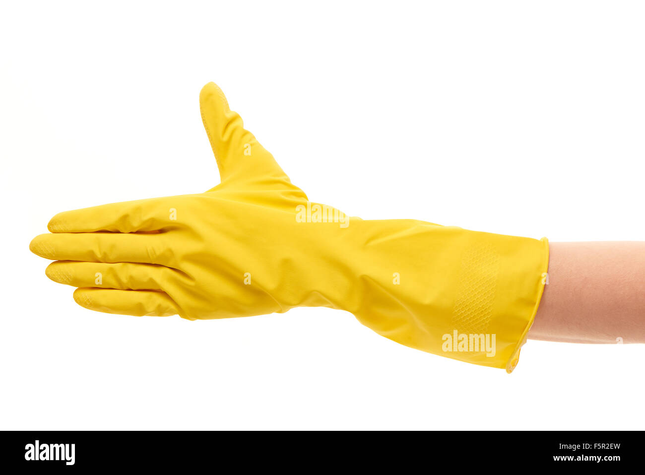 Nahaufnahme von weiblicher Hand in gelben Gummischutz Handschuh für Handshake vor weißem Hintergrund Stockfoto